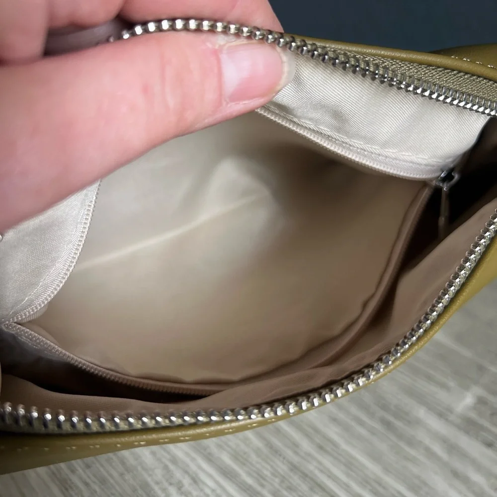 NWOT!!! Miztique Olive Wristlet Clutch